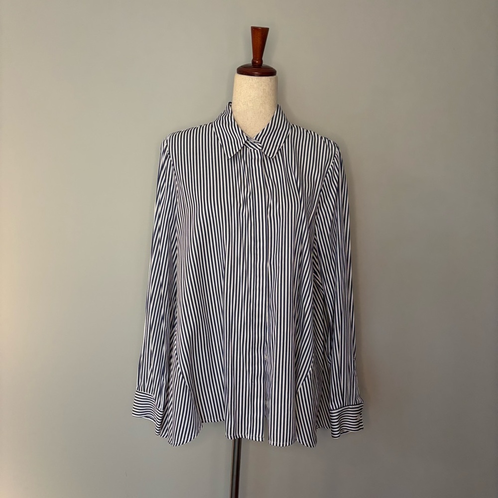 Avon Lane Blue & White Stripe Button Down Shirt size XL